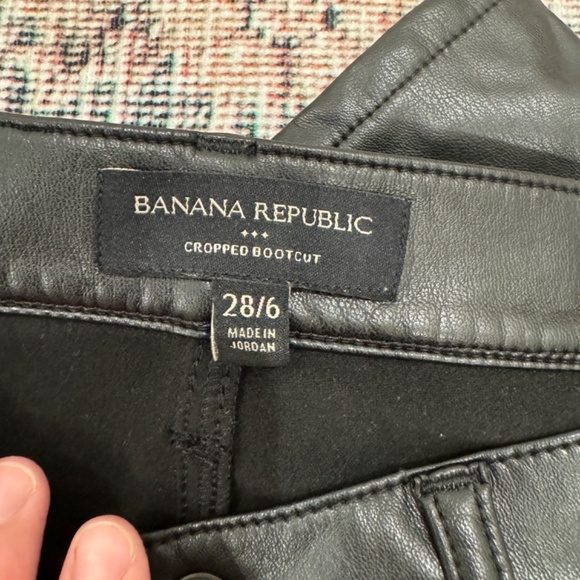 Banana Republic Black Cropped Pants - Picture 4 of 8